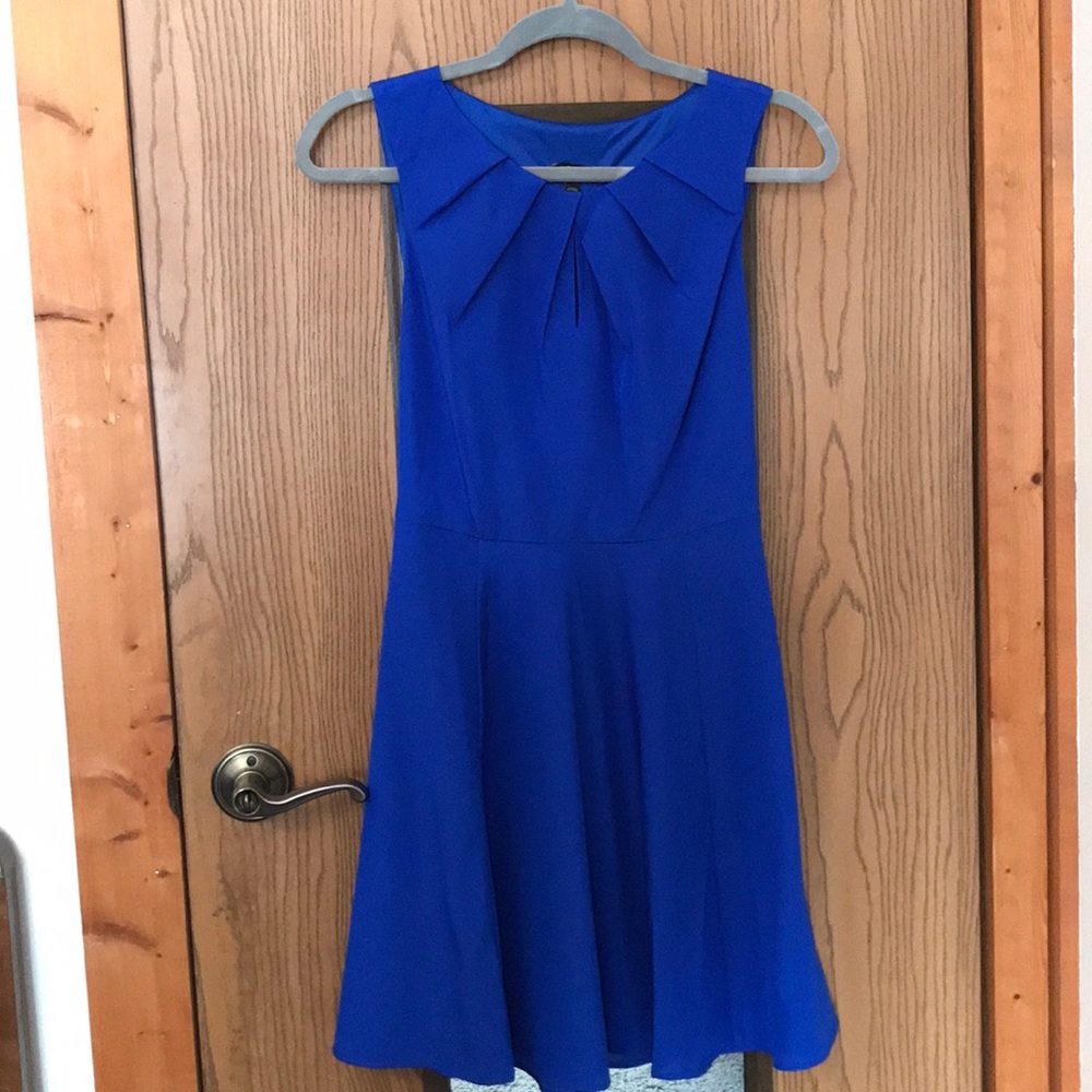 Express fit and flare, key hole dress